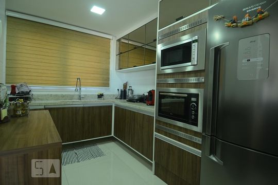 Cozinha de apartamento à venda com 2 quartos, 128m² em Menino Deus, Porto Alegre