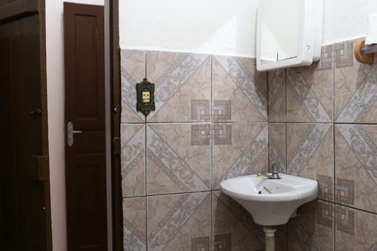 Banheiro de casa de condomínio para alugar com 1 quarto, 32m² em Jardim Boa Vista (zona Oeste), Taboão da Serra