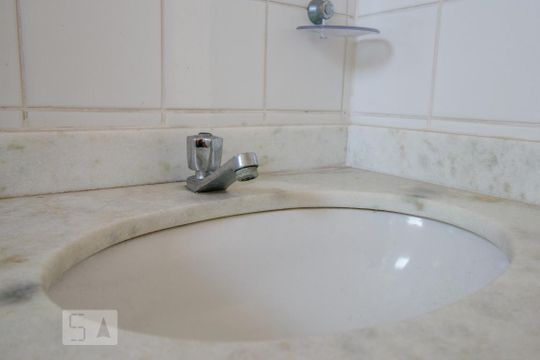 Banheiro de apartamento para alugar com 2 quartos, 48m² em Jardim Independência, São Paulo