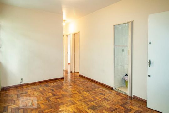 Sala de apartamento para alugar com 3 quartos, 60m² em Santa Efigênia, Belo Horizonte