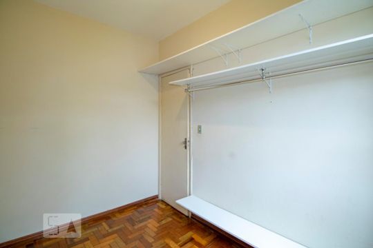 Quarto 3 de apartamento para alugar com 3 quartos, 60m² em Santa Efigênia, Belo Horizonte