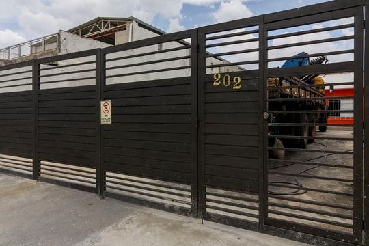 Fachada de casa para alugar com 1 quarto, 50m² em Parque Boturussu, São Paulo