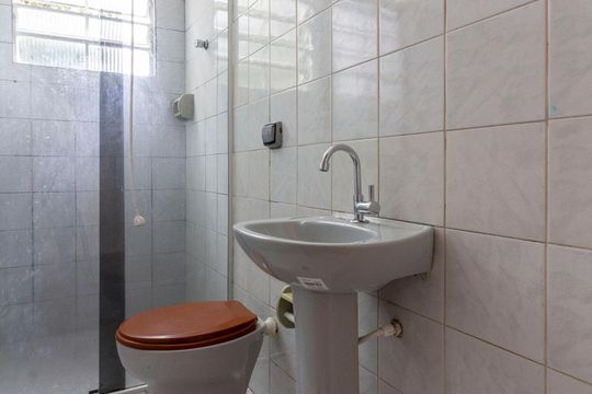 Banheiro de casa para alugar com 1 quarto, 50m² em Parque Boturussu, São Paulo