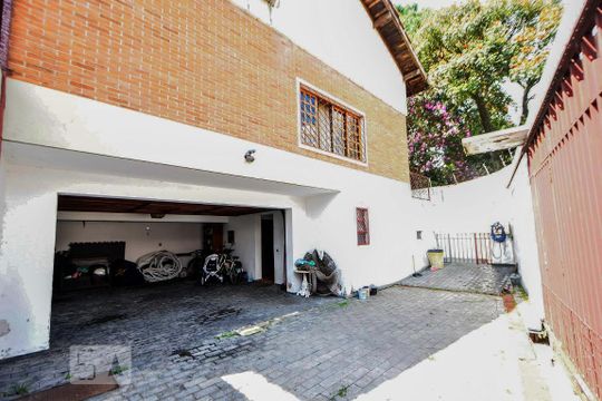 Garagem de casa para alugar com 5 quartos, 680m² em Interlagos, São Paulo