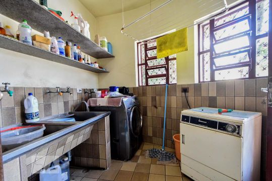 Lavanderia de casa para alugar com 5 quartos, 680m² em Interlagos, São Paulo