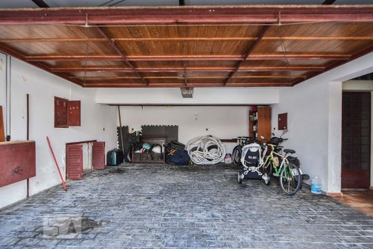 Garagem de casa para alugar com 5 quartos, 680m² em Interlagos, São Paulo