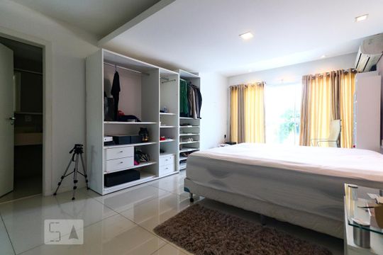 Suíte 1 de casa de condomínio à venda com 5 quartos, 700m² em Recreio dos Bandeirantes, Rio de Janeiro