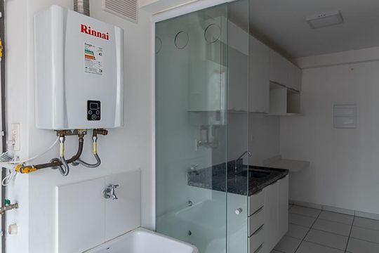 Área de serviço de apartamento para alugar com 2 quartos, 56m² em Vila Pompéia, São Paulo