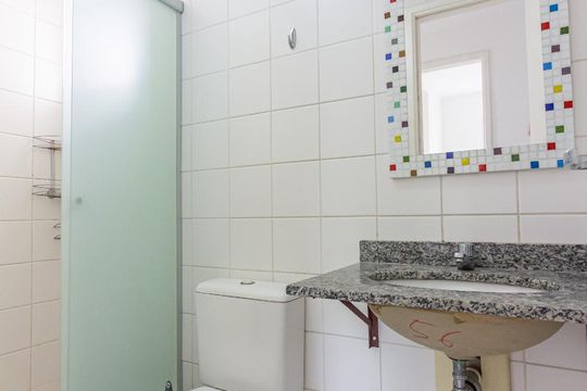Banheiro de apartamento à venda com 3 quartos, 64m² em Vila Butantã, São Paulo