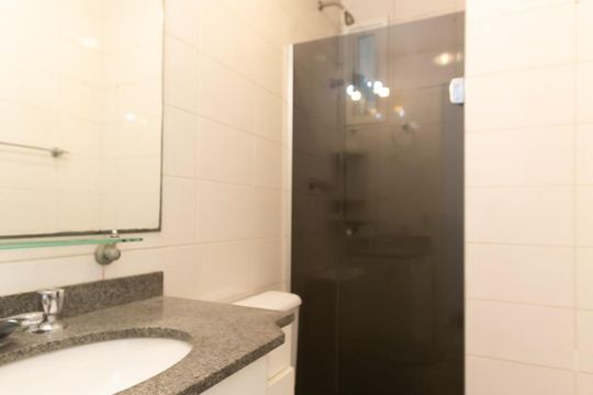 Banheiro de apartamento para alugar com 3 quartos, 70m² em Vila Suzana, São Paulo
