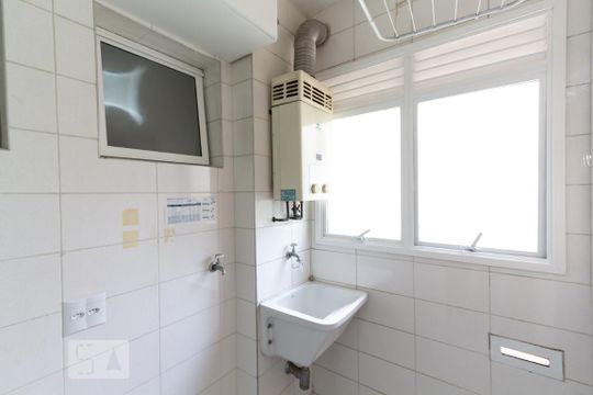 Área de serviço de apartamento para alugar com 3 quartos, 70m² em Vila Suzana, São Paulo
