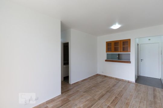 Sala de apartamento para alugar com 3 quartos, 70m² em Vila Suzana, São Paulo
