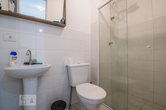 Banheiro de kitnet/studio para alugar com 1 quarto, 39m² em Cambuci, São Paulo