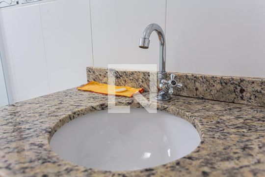 Detalhe do Banheiro de apartamento para alugar com 2 quartos, 100m² em Vila Pires, Santo André
