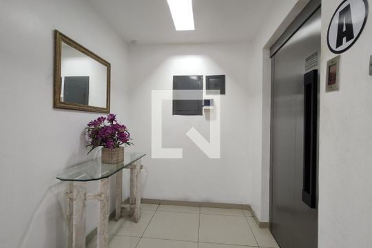 Hall de entrada de apartamento à venda com 3 quartos, 274m² em Taquara, Rio de Janeiro