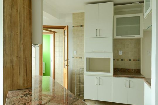Cozinha de apartamento à venda com 2 quartos, 77m² em Medianeira, Porto Alegre