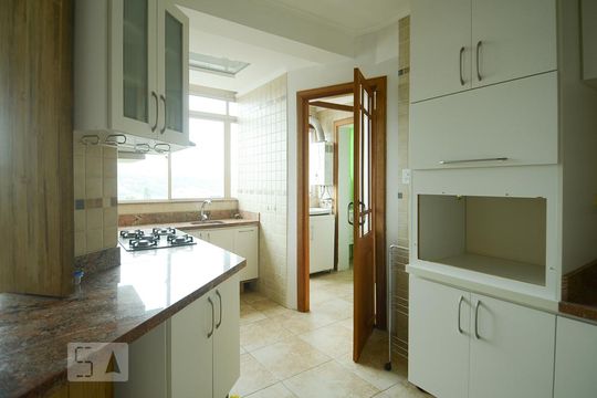 Cozinha de apartamento à venda com 2 quartos, 77m² em Medianeira, Porto Alegre