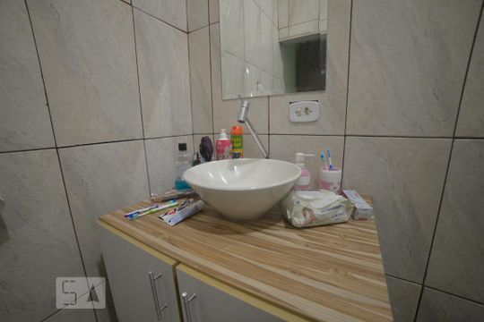 Suite Quarto 1 de casa para alugar com 2 quartos, 120m² em Vila Gumercindo, São Paulo