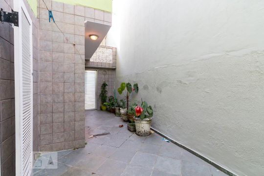 Área externa lateral de casa para alugar com 5 quartos, 160m² em Ponte Grande, Guarulhos