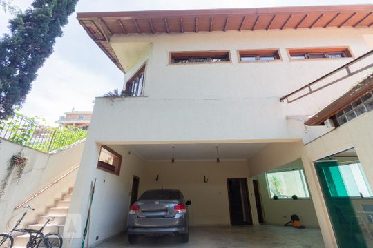 Garagem de casa para alugar com 3 quartos, 360m² em City América, São Paulo