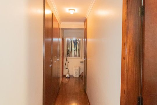 Corredor de casa para alugar com 3 quartos, 360m² em City América, São Paulo