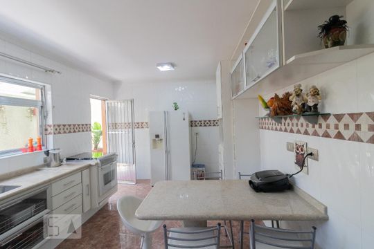 Cozinha de casa para alugar com 3 quartos, 360m² em City América, São Paulo
