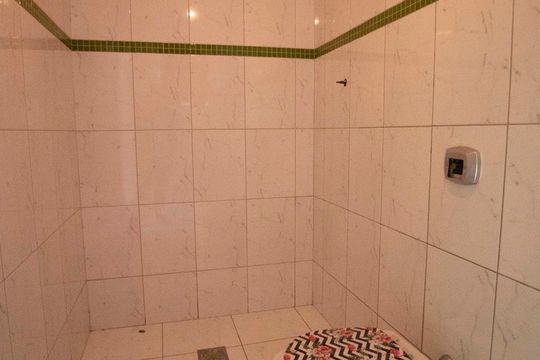 banheiro de casa à venda com 3 quartos, 120m² em Jardim Bom Sucesso, Campinas