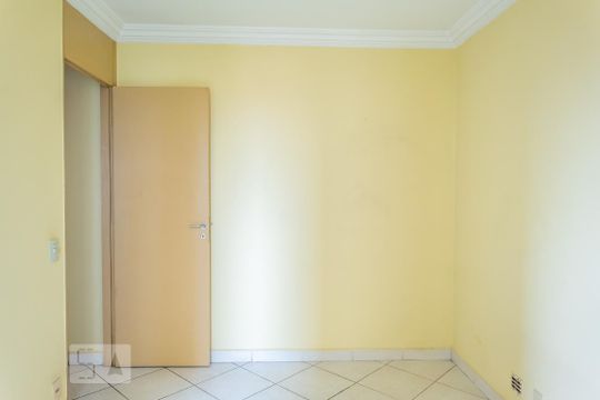 Quarto 2 de apartamento para alugar com 2 quartos, 60m² em Vila Ivone, São Paulo