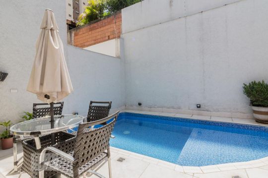 Quintal com Piscina de casa à venda com 3 quartos, 255m² em Silveira, Santo André