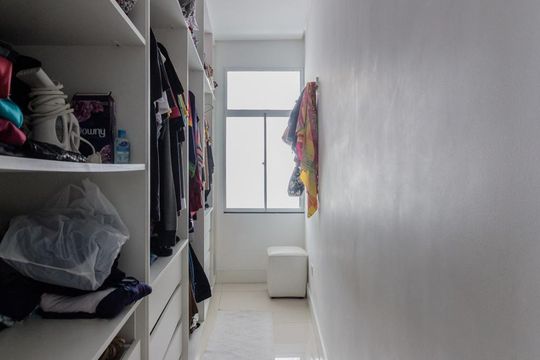 Closet de casa à venda com 3 quartos, 255m² em Silveira, Santo André