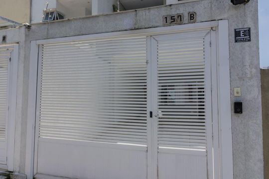 Fachada de casa à venda com 3 quartos, 255m² em Silveira, Santo André