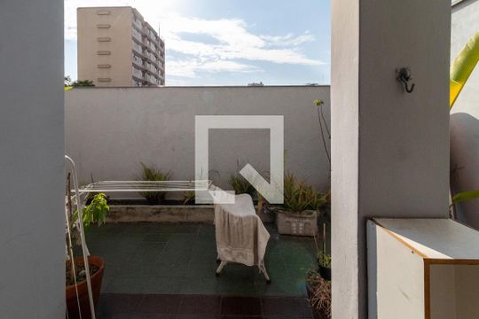 Quintal de casa para alugar com 5 quartos, 250m² em Perdizes, São Paulo