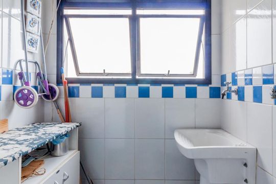Área de serviço de apartamento para alugar com 2 quartos, 54m² em Vila Carrão, São Paulo
