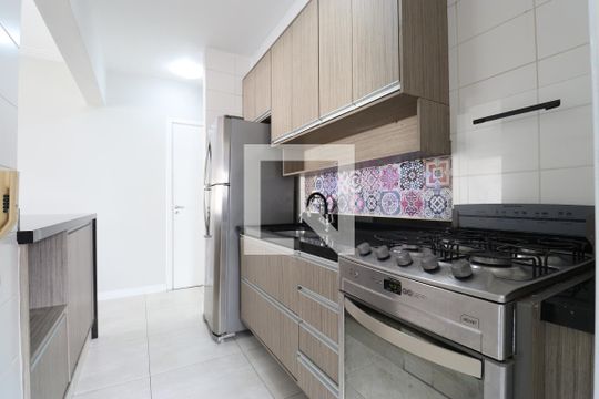 Cozinha de apartamento para alugar com 2 quartos, 60m² em Vila Romana, São Paulo