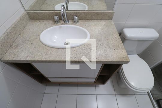Banheiro 2 de apartamento para alugar com 2 quartos, 60m² em Vila Romana, São Paulo