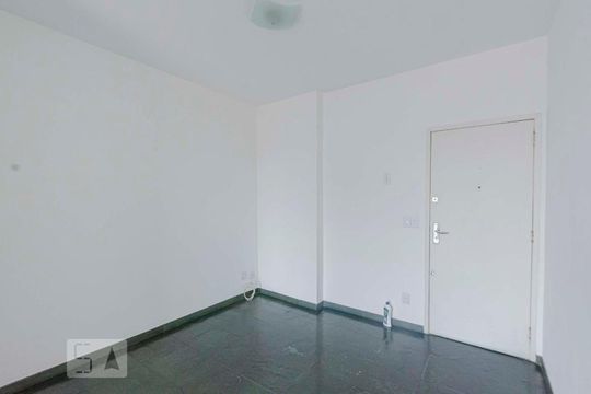 Sala de apartamento à venda com 2 quartos, 70m² em Grajaú, Rio de Janeiro