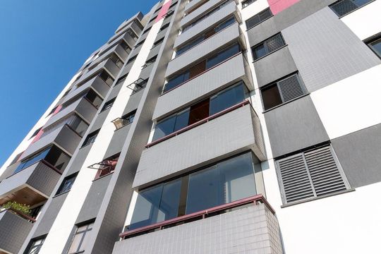 Fachada do prédio de apartamento à venda com 3 quartos, 90m² em Bom Clima, Guarulhos