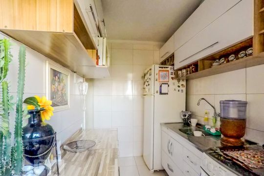 Cozinha de apartamento à venda com 2 quartos, 49m² em Vila Vermelha, São Paulo