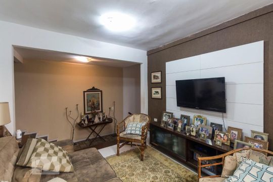 Sala de TV de casa para alugar com 4 quartos, 220m² em Jardim Prudência, São Paulo