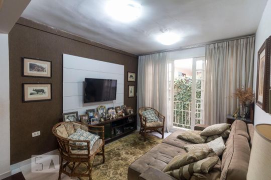 Sala de TV de casa para alugar com 4 quartos, 220m² em Jardim Prudência, São Paulo