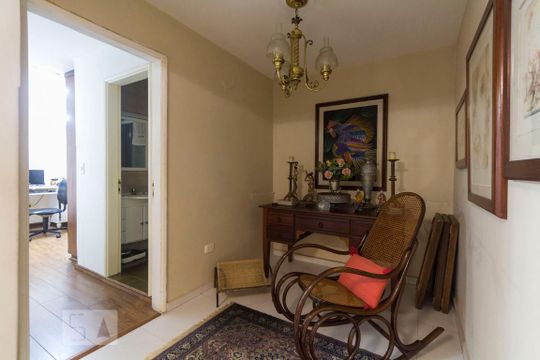 Sala de TV de casa para alugar com 4 quartos, 220m² em Jardim Prudência, São Paulo