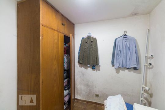 Quarto de Serviço de casa para alugar com 4 quartos, 220m² em Jardim Prudência, São Paulo