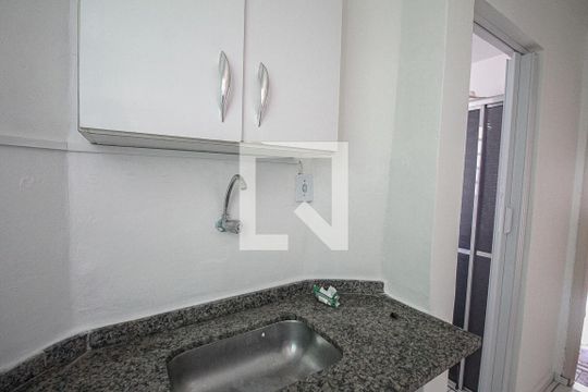Cozinha de apartamento para alugar com 1 quarto, 24m² em Sé, São Paulo