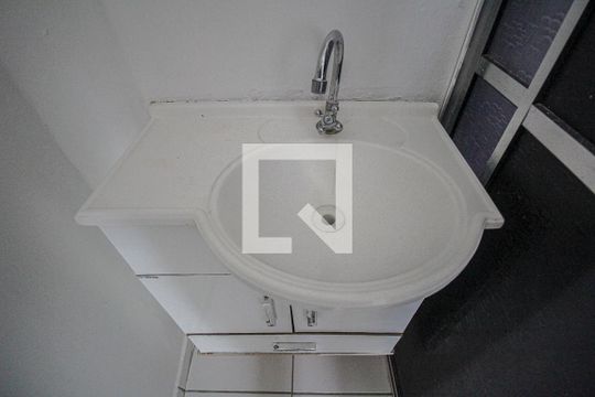 Banheiro de apartamento para alugar com 1 quarto, 24m² em Sé, São Paulo