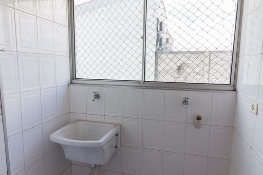 Área de serviço de apartamento para alugar com 2 quartos, 52m² em Jardim Vila Galvão, Guarulhos