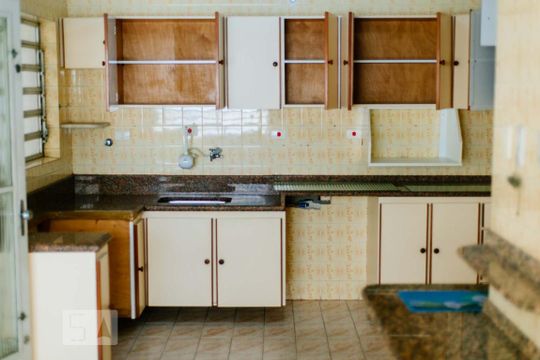 Casa à venda com 4 quartos, 228m² em Centro, Diadema