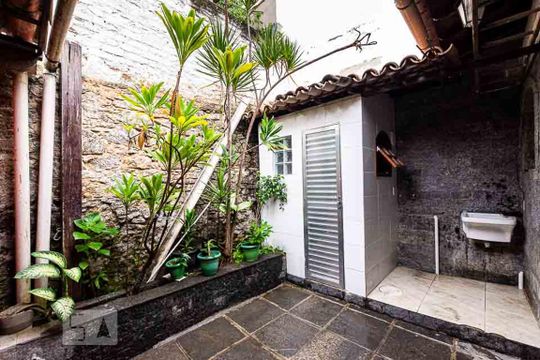 Jardim  de casa à venda com 4 quartos, 150m² em São Lourenço, Niterói