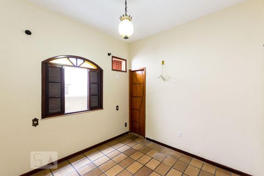 Suite  de casa à venda com 4 quartos, 150m² em São Lourenço, Niterói