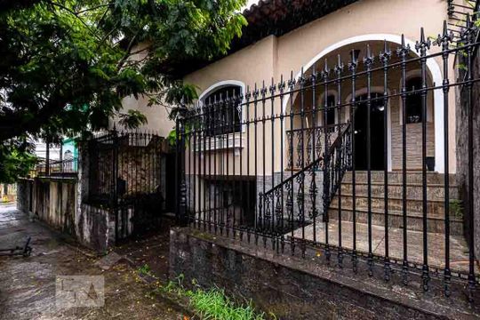 Frente da Casa de casa à venda com 4 quartos, 150m² em São Lourenço, Niterói