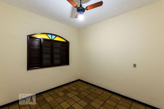 Quarto 1 de casa à venda com 4 quartos, 150m² em São Lourenço, Niterói
